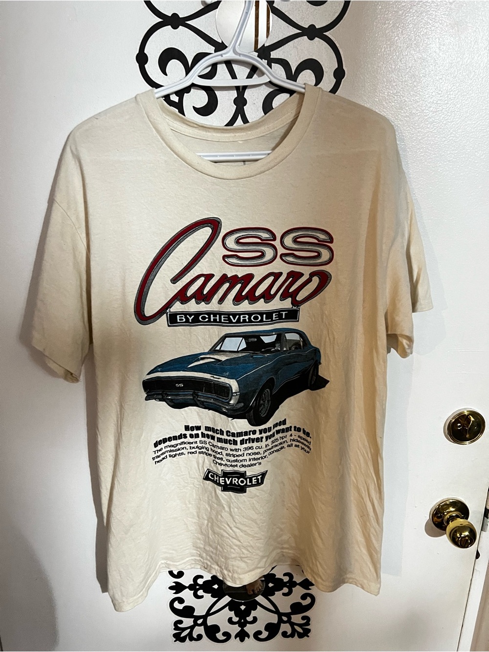 Vintage Y2K Camaro Graphic Tee - Cream with Blue Car